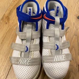 Nike Lebron Soldier XI Sneakers